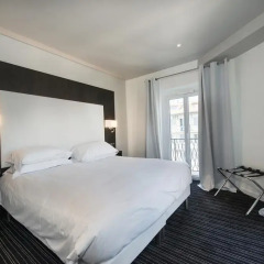 Hotel 64 Nice 3* Улучшенный номер с двуспальной кроватью фото 6