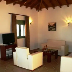 Отель Aselinos Suites 3* Коттедж с различными типами кроватей фото 28