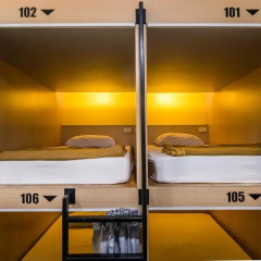 18 Coins Cafe & Hostel Кровать в общем номере с двухъярусными кроватями