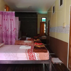 Gold Star Hotel 2* Кровать в общем номере с двухъярусной кроватью