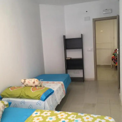 Отель Go Bcn Hostal Ideal Badal Стандартный номер с различными типами кроватей (общая ванная комната) фото 3