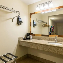 Отель Red Roof Inn Tulare - Downtown/Fairgrounds 2* Стандартный номер с различными типами кроватей фото 2