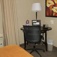 Отель Acclaim Hotel Calgary Airport Канада, Калгари - отзывы, цены и фото номеров - забронировать отель Acclaim Hotel Calgary Airport онлайн удобства в номере