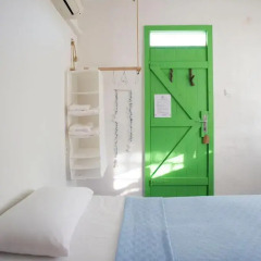 Urla Surf House Турция, Урла - отзывы, цены и фото номеров - забронировать отель Urla Surf House онлайн сейф в номере