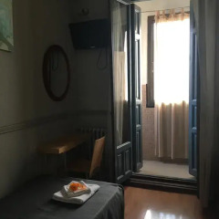 Отель Hostal La Plata Стандартный номер с различными типами кроватей фото 4