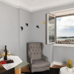 Апартаменты Graça Castle - Lisbon Cheese & Wine Apartments комната для гостей фото 5