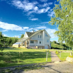 Гостиница Cottage in Poroshkino 4* Улучшенная вилла с различными типами кроватей