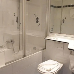 Multatuli Hotel 3* Стандартный номер с двуспальной кроватью