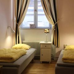 Castanea Old Town Hostel Стандартный номер с 2 отдельными кроватями (общая ванная комната) фото 4