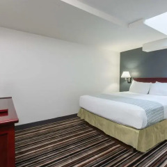 Отель Super 8 Downtown Toronto 2* Стандартный номер с различными типами кроватей фото 4