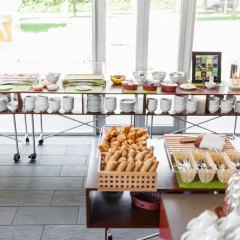 Отель Gartenhotel Altmannsdorf Low Budget Designhotel Австрия, Вена - отзывы, цены и фото номеров - забронировать отель Gartenhotel Altmannsdorf Low Budget Designhotel онлайн питание