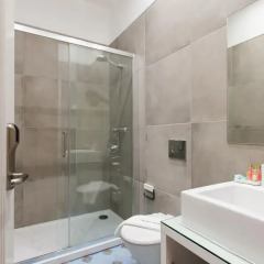 Отель Feels Like Home Rossio Prime Suites 4* Стандартный номер с 2 отдельными кроватями (общая ванная комната) фото 27