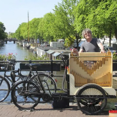 Отель Houseboat Westerdok Нидерланды, Амстердам - отзывы, цены и фото номеров - забронировать отель Houseboat Westerdok онлайн спортивное сооружение