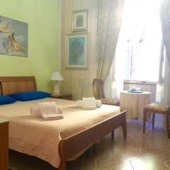 Отель B&B Regina Elena Номер с общей ванной комнатой с различными типами кроватей (общая ванная комната) фото 5