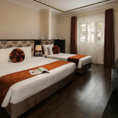 Hanoi Serenity Hotel 2* Семейный номер Делюкс с двуспальной кроватью