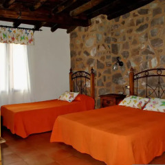 Hotel Rural de Berzocana 2* Стандартный семейный номер с двуспальной кроватью