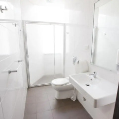 Отель Bunk Backpackers Кровать в общем номере с двухъярусной кроватью фото 8
