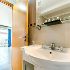 Отель Apartamentos do Mar Peniche Португалия, Пениче - отзывы, цены и фото номеров - забронировать отель Apartamentos do Mar Peniche онлайн ванная фото 2