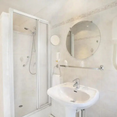 Отель Nadaud Hôtel 2* Стандартный номер с различными типами кроватей фото 3
