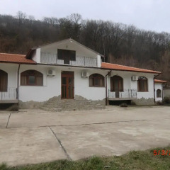 Отель Kolyovite Izvori Hotel Болгария, Генерал-Кантраджиево - отзывы, цены и фото номеров - забронировать отель Kolyovite Izvori Hotel онлайн парковка