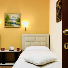 Hostel Fredi Стандартный номер с 2 отдельными кроватями фото 9