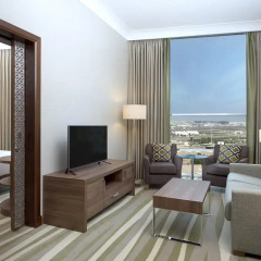 Отель Hilton Garden Inn Dubai Al Muraqabat 4* Улучшенный номер с различными типами кроватей фото 4