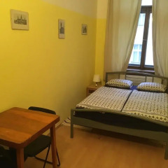 Hostel EMMA Стандартный номер с двуспальной кроватью (общая ванная комната) фото 3