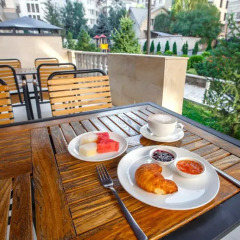 Отель Solutel Hotel Кыргызстан, Бишкек - 1 отзыв об отеле, цены и фото номеров - забронировать отель Solutel Hotel онлайн балкон