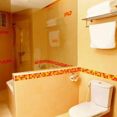 Hulhule Island Hotel 4* Улучшенный номер с различными типами кроватей фото 6