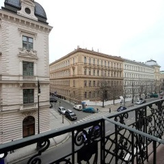 Отель Historic Centre Apartments V Чехия, Прага - отзывы, цены и фото номеров - забронировать отель Historic Centre Apartments V онлайн балкон