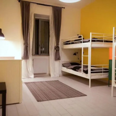 Отель Overseas Guest House Кровать в женском общем номере с двухъярусной кроватью фото 2