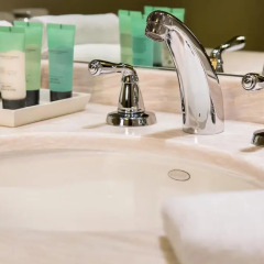 Отель Auberge Vancouver Hotel Канада, Ванкувер - отзывы, цены и фото номеров - забронировать отель Auberge Vancouver Hotel онлайн ванная