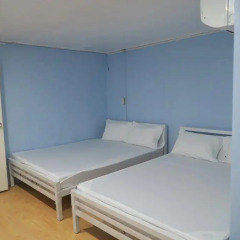 Red Lips Hostel Стандартный семейный номер фото 3