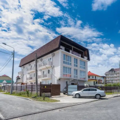 Mini-Hotel Tri Art парковка