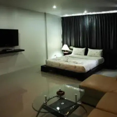 Апартаменты Naiharn Beach Road Apartment комната для гостей фото 5