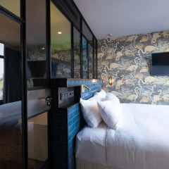 Apollo Hotel Amsterdam, a Tribute Portfolio Hotel сейф в номере