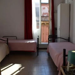 Отель Rose Santamaria Residence Кровать в женском общем номере фото 6