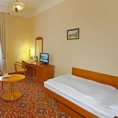Отель Danubius Health Spa Resort Hvězda-Imperial-Neapol 4* Улучшенный номер с различными типами кроватей фото 2