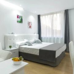 Отель Apartamentos Orion Испания, Мадрид - отзывы, цены и фото номеров - забронировать отель Apartamentos Orion онлайн комната для гостей фото 3