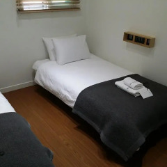 Отель YE'4 Guesthouse 2* Стандартный номер с 2 отдельными кроватями (общая ванная комната)