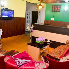 Отель FabHotel Red Cherry Residency M.G Marg интерьер отеля