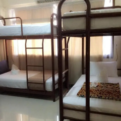 Naturbliss Bangkok Transit Hotel 3* Кровать в общем номере фото 3