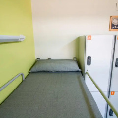 Barcelona Pere Tarrés Hostel комната для гостей