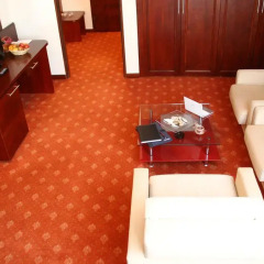 Hotel Holiday Zagreb 3* Стандартный семейный номер с разными типами кроватей фото 5