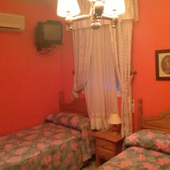 Отель Hostal Carmona Стандартный номер двуспальная кровать фото 4