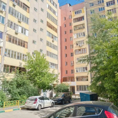 Гостиница Как дома, квартира на ул. Полтавская дом 47 парковка