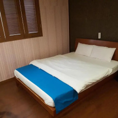 Hotel At Home 2* Стандартный номер с двуспальной кроватью
