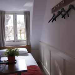 Lange Jan Hotel 2* Номер с общей ванной комнатой с различными типами кроватей (общая ванная комната) фото 6