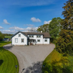 Отель Hagbackens Gård Bed & Breakfast Эребру
