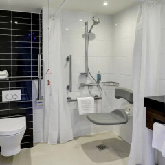 Отель Holiday Inn Express London - ExCeL 3* Стандартный номер с двуспальной кроватью фото 3